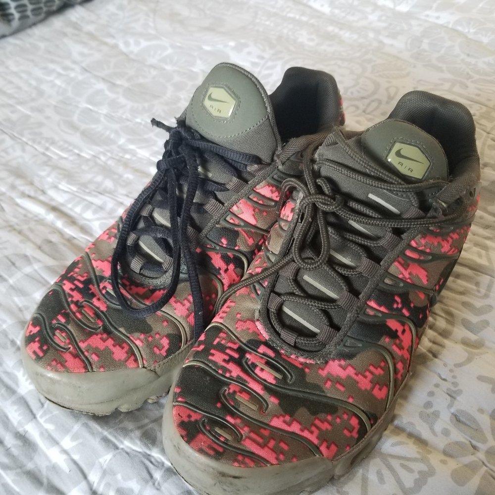 Nike Air Max Plus TN Neutral Olive Green Pink Camo